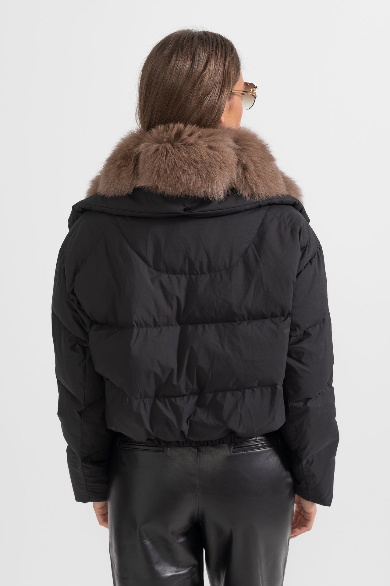 Bufferjakke med Brown Fox Fur -Lined Hood - Sort