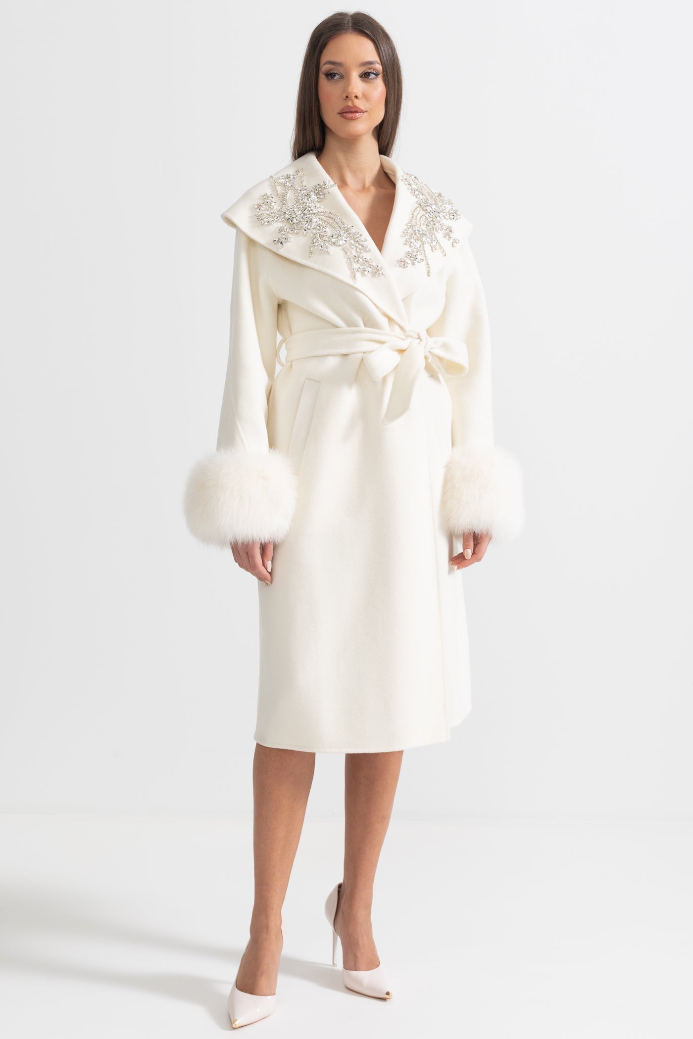 Cashmere Overcoat With Fox Fur Cuffs And 3D Floral Detailing - Ivoire