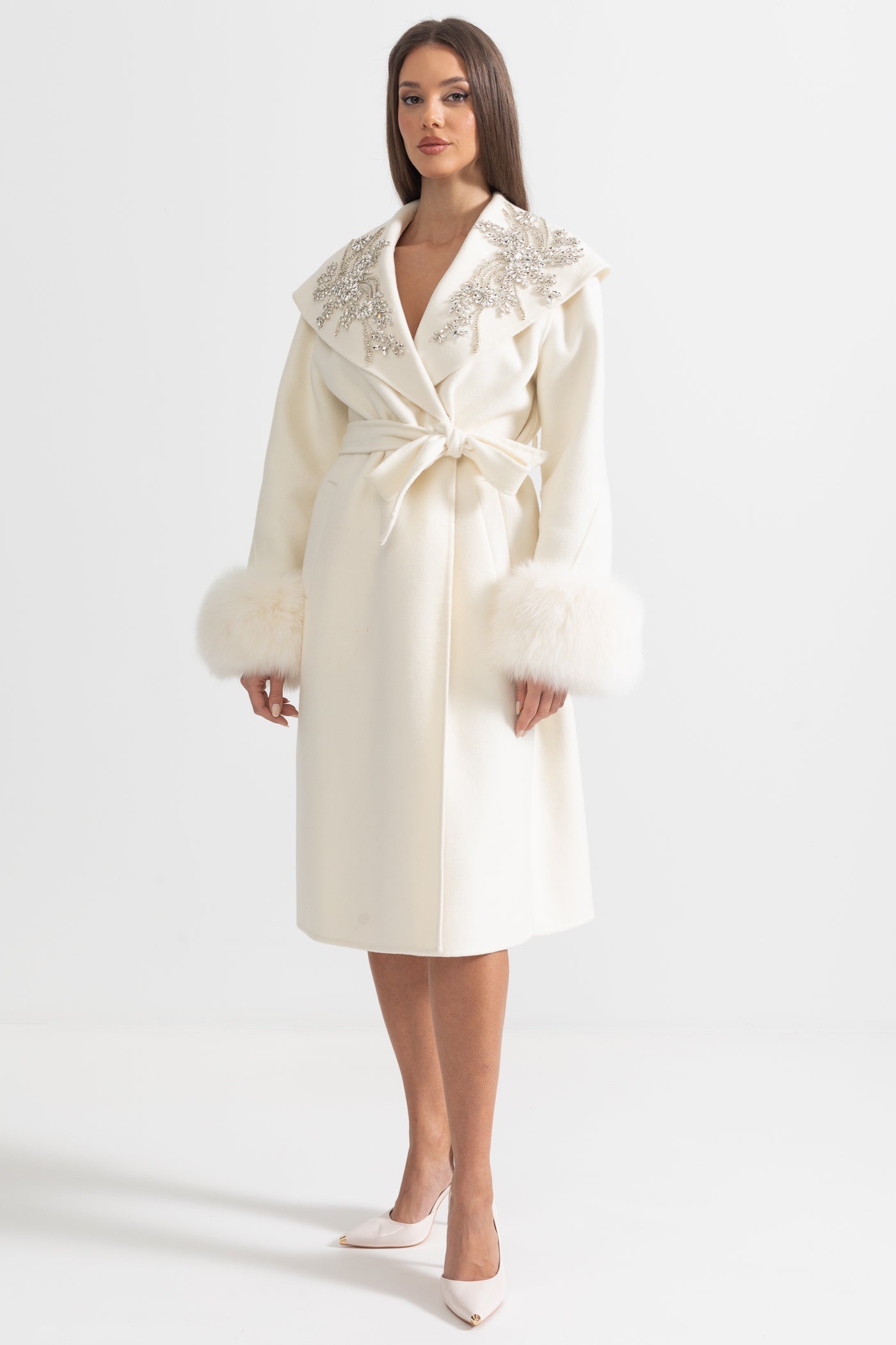 Cashmere Overcoat With Fox Fur Cuffs And 3D Floral Detailing - Ivoire