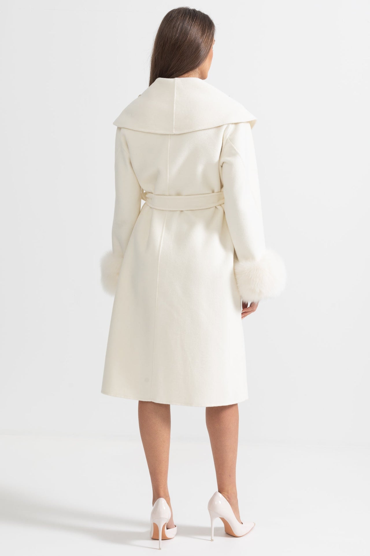 Cashmere Overcoat With Fox Fur Cuffs And 3D Floral Detailing - Ivoire