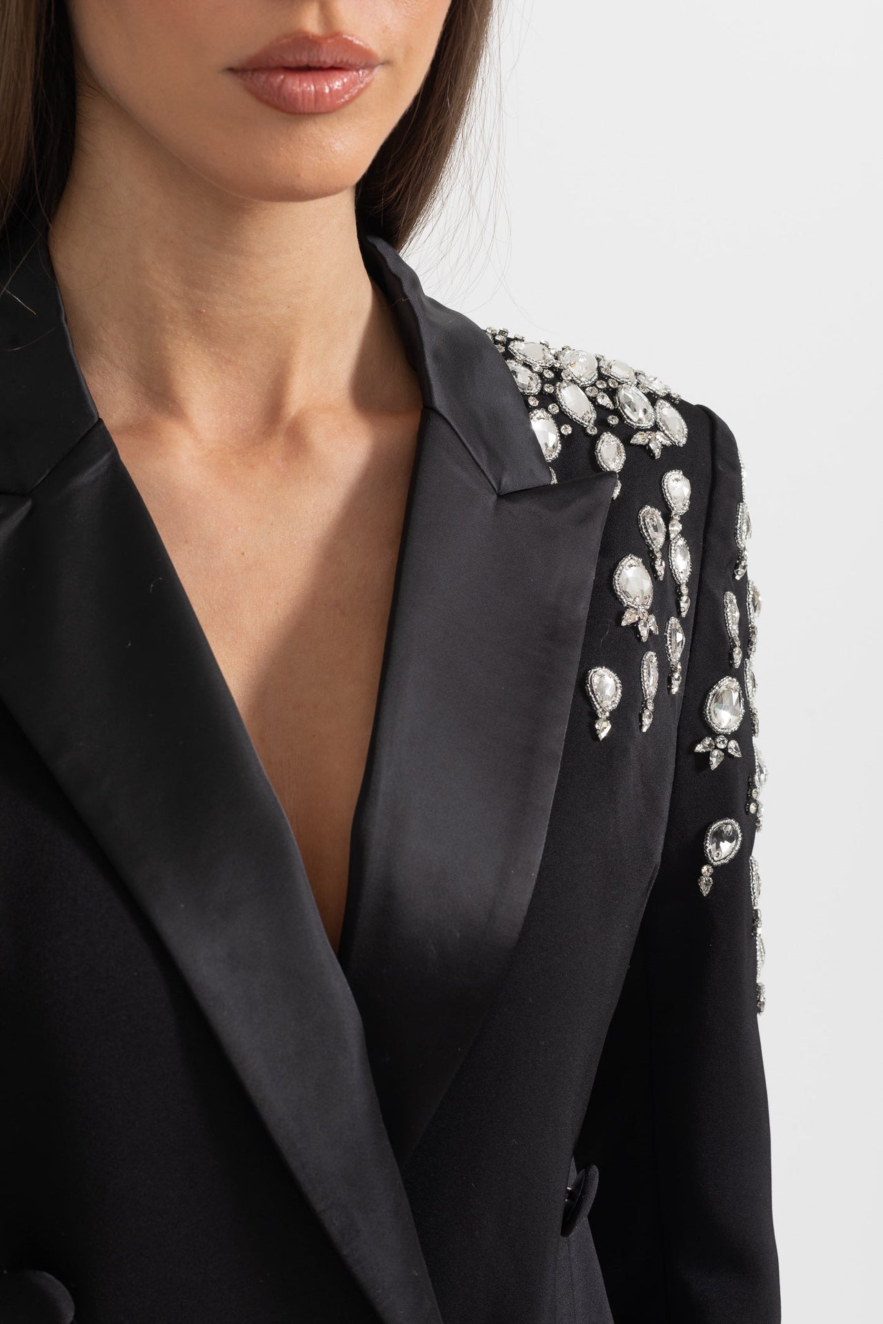 Elegant blazer med diamant pyntet skuldre - sort