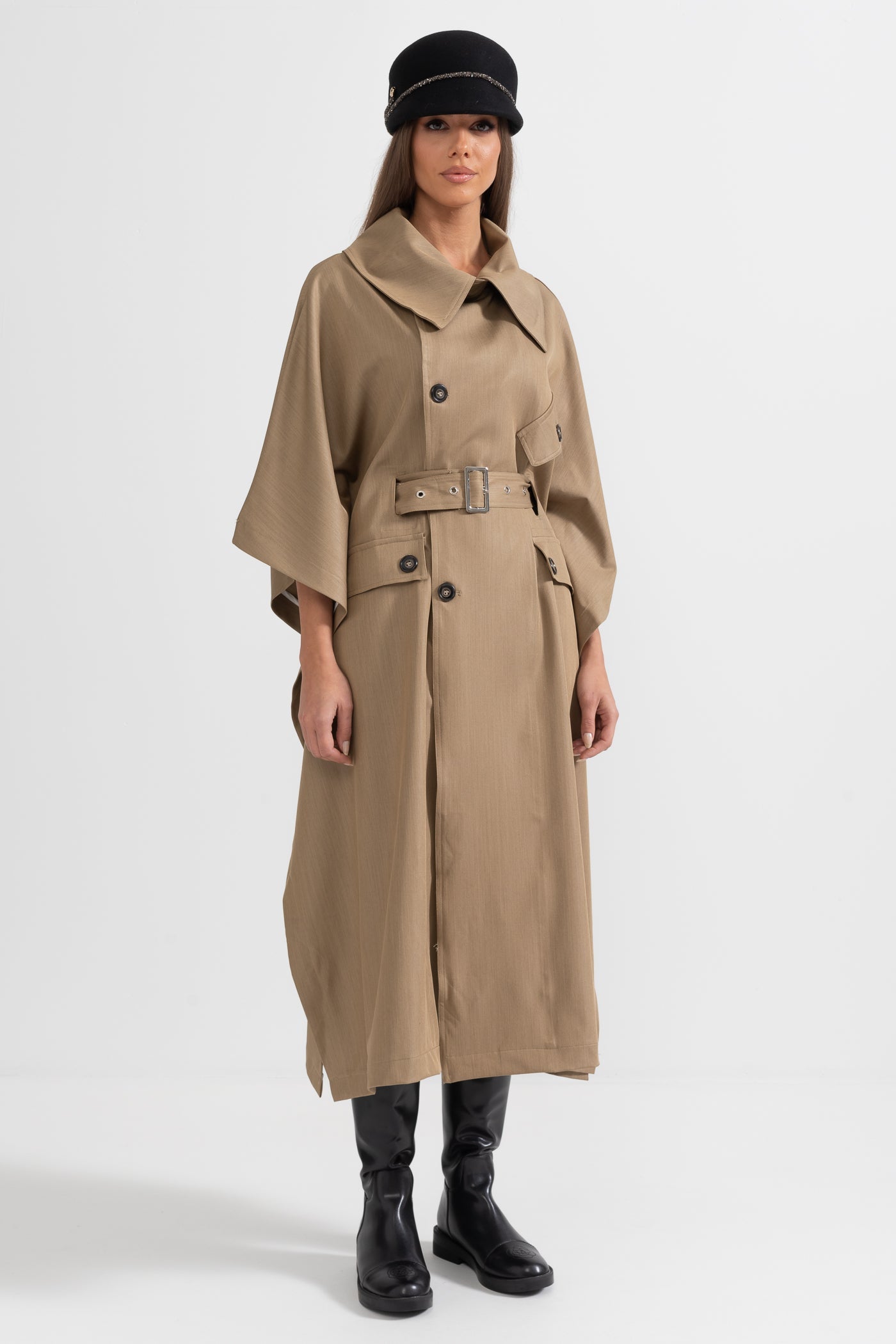 Trench Coat med Cape -lignende ærme konstruktion - Khaki