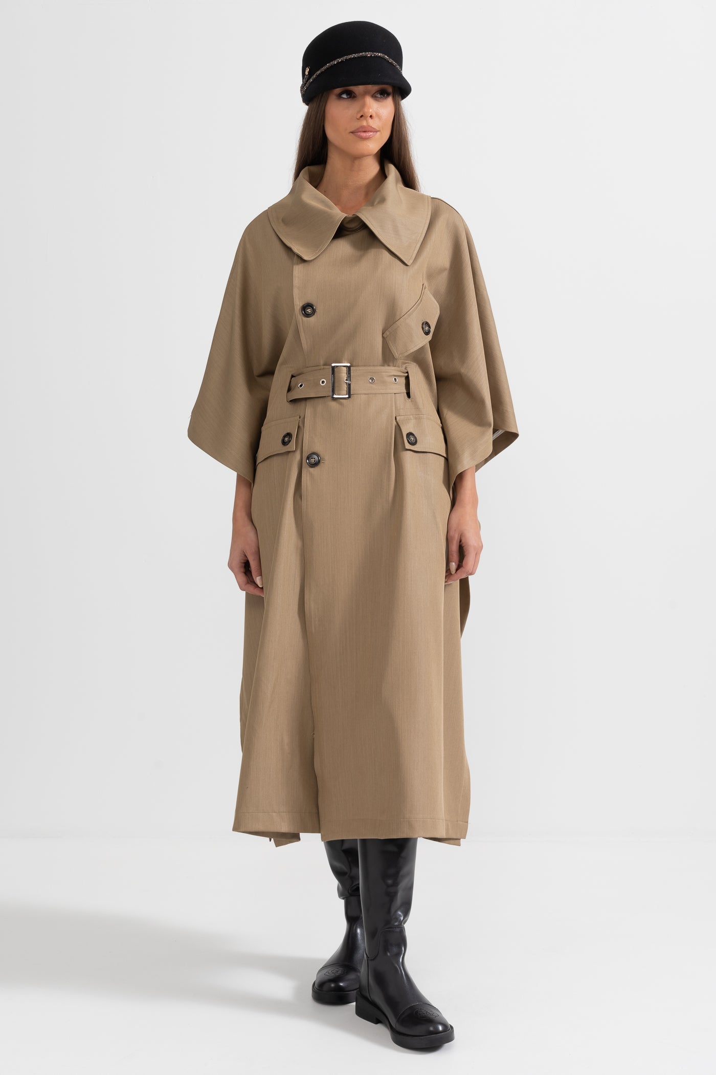 Trench Coat med Cape -lignende ærme konstruktion - Khaki