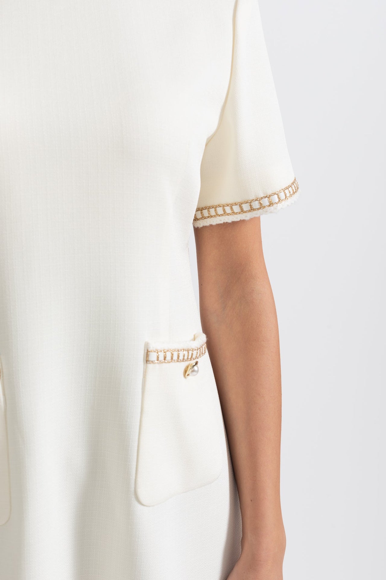 Short Sleeve Dress With Gold Stitching Details - Ivoire