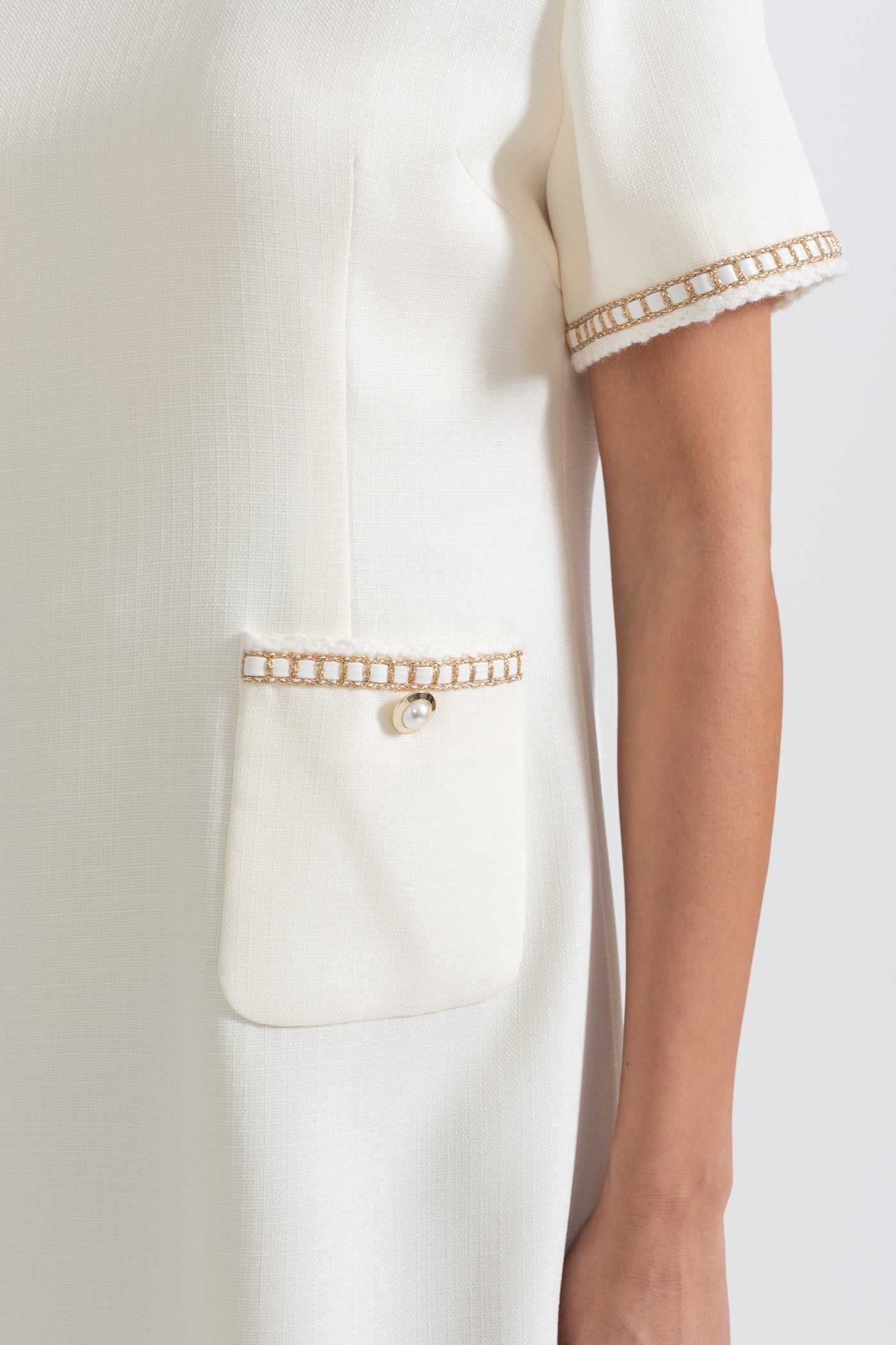 Short Sleeve Dress With Gold Stitching Details - Ivoire