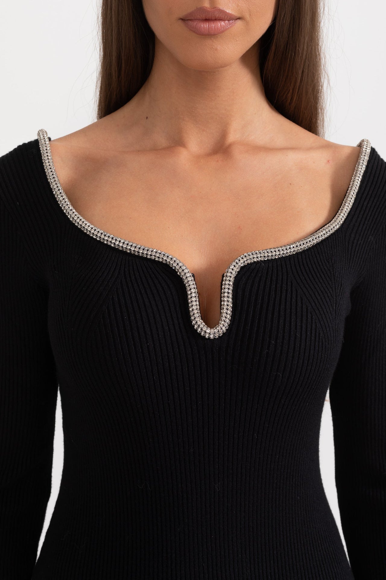 Langærmet kjole med monteret bodice og blusset hem - sort