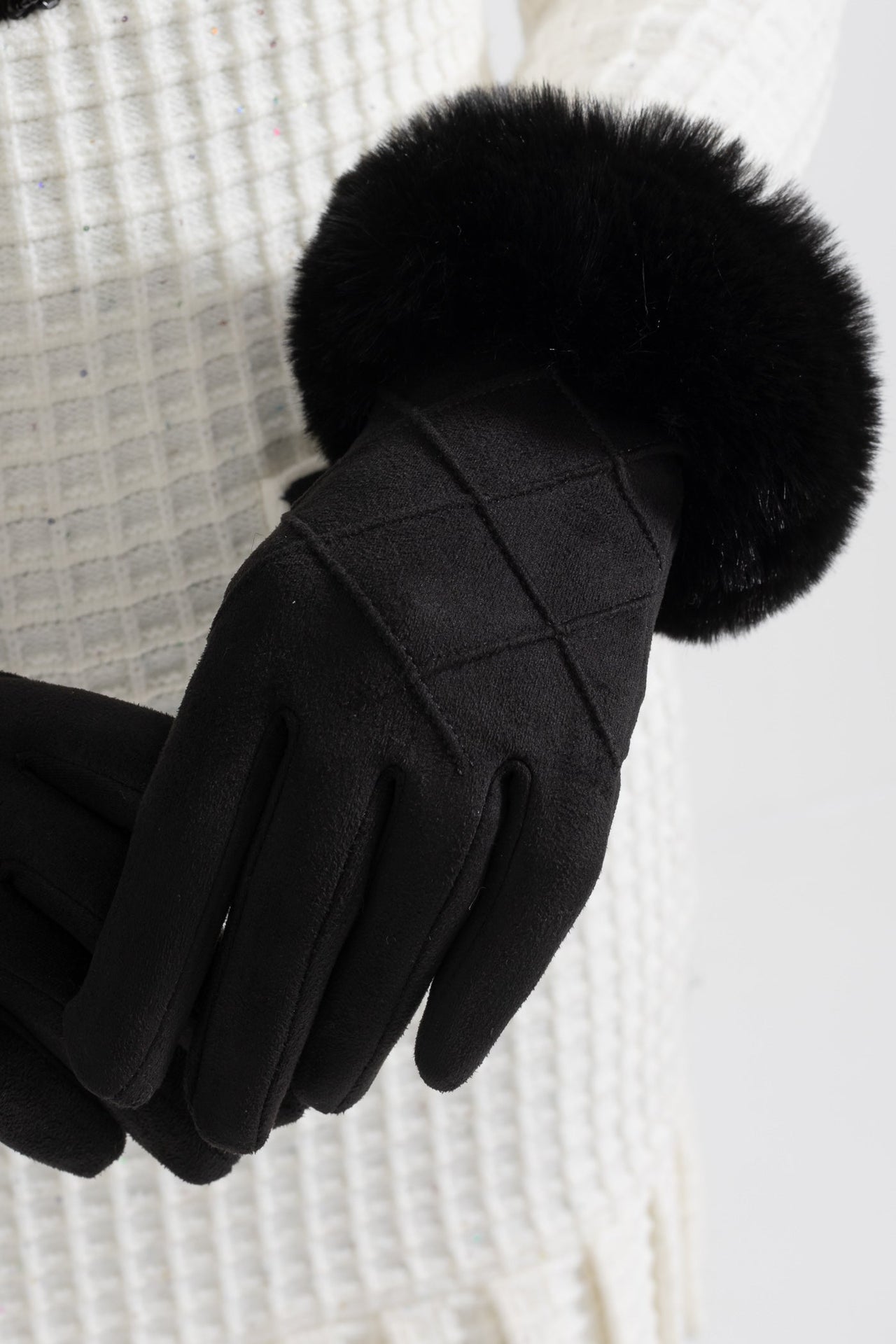 Suede Quilted Gloves With Fur - Black