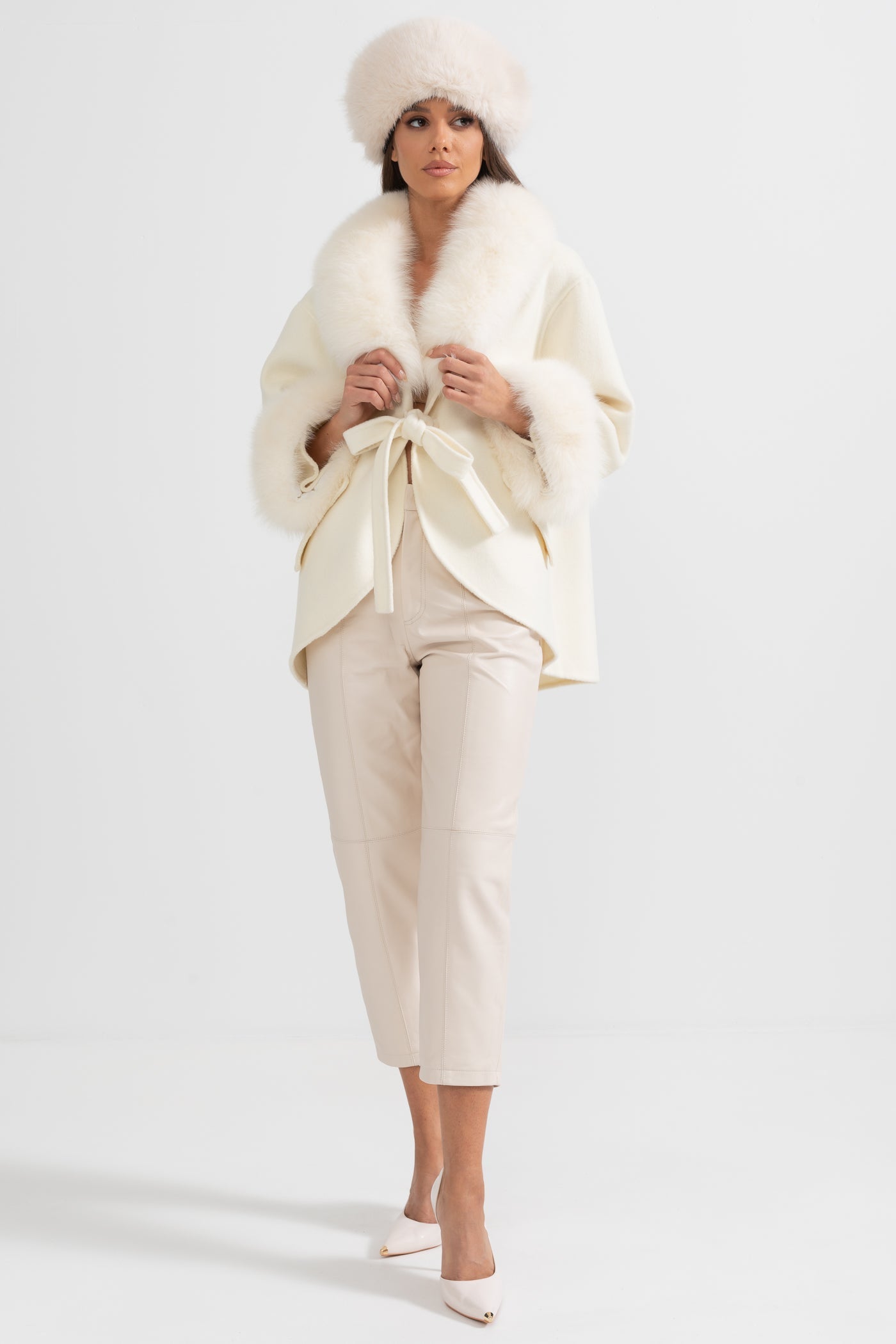 Cashmere Coat With Oversized Fox Fur Collar - Off White