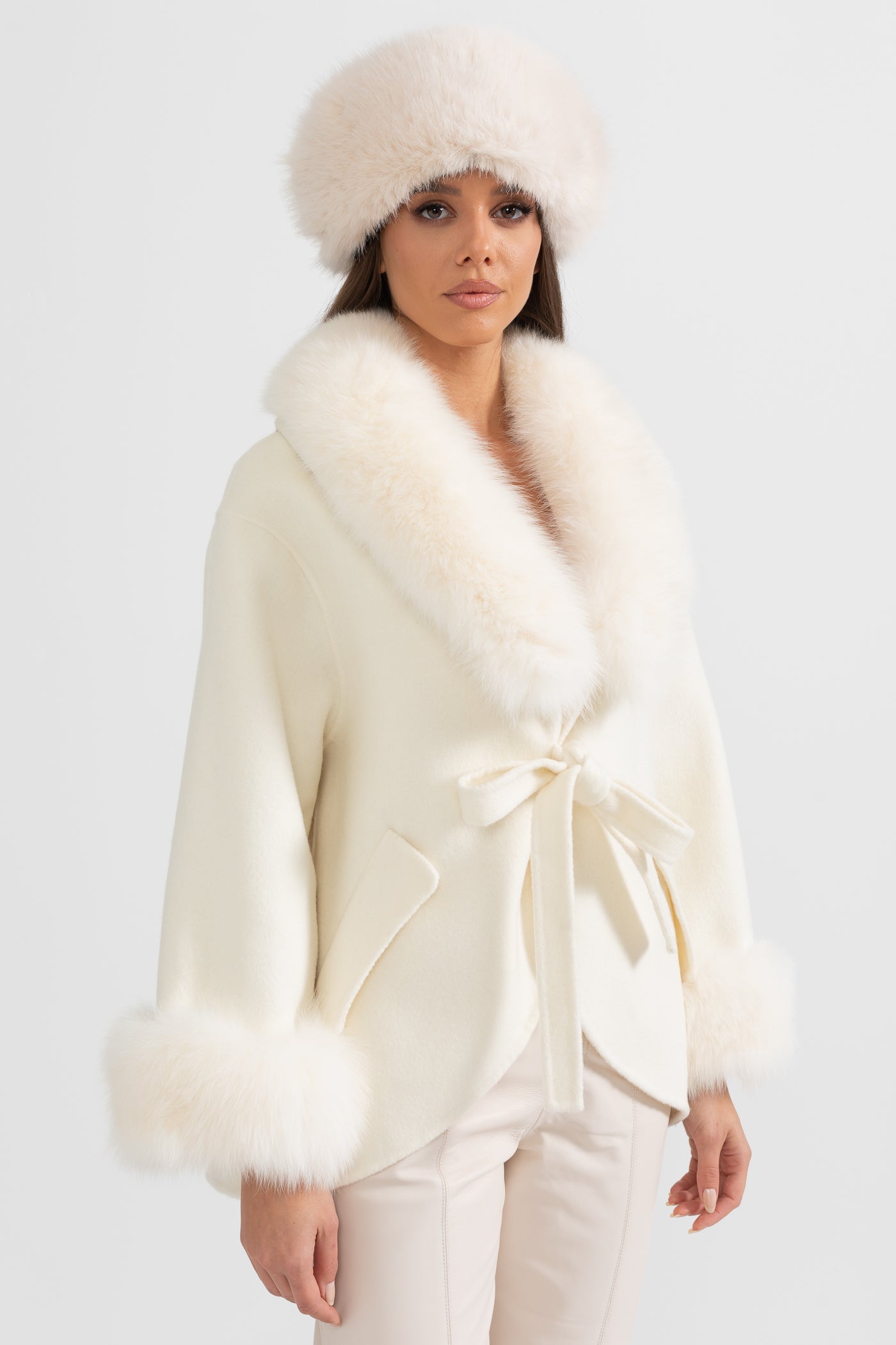 Cashmere Coat With Oversized Fox Fur Collar - Off White