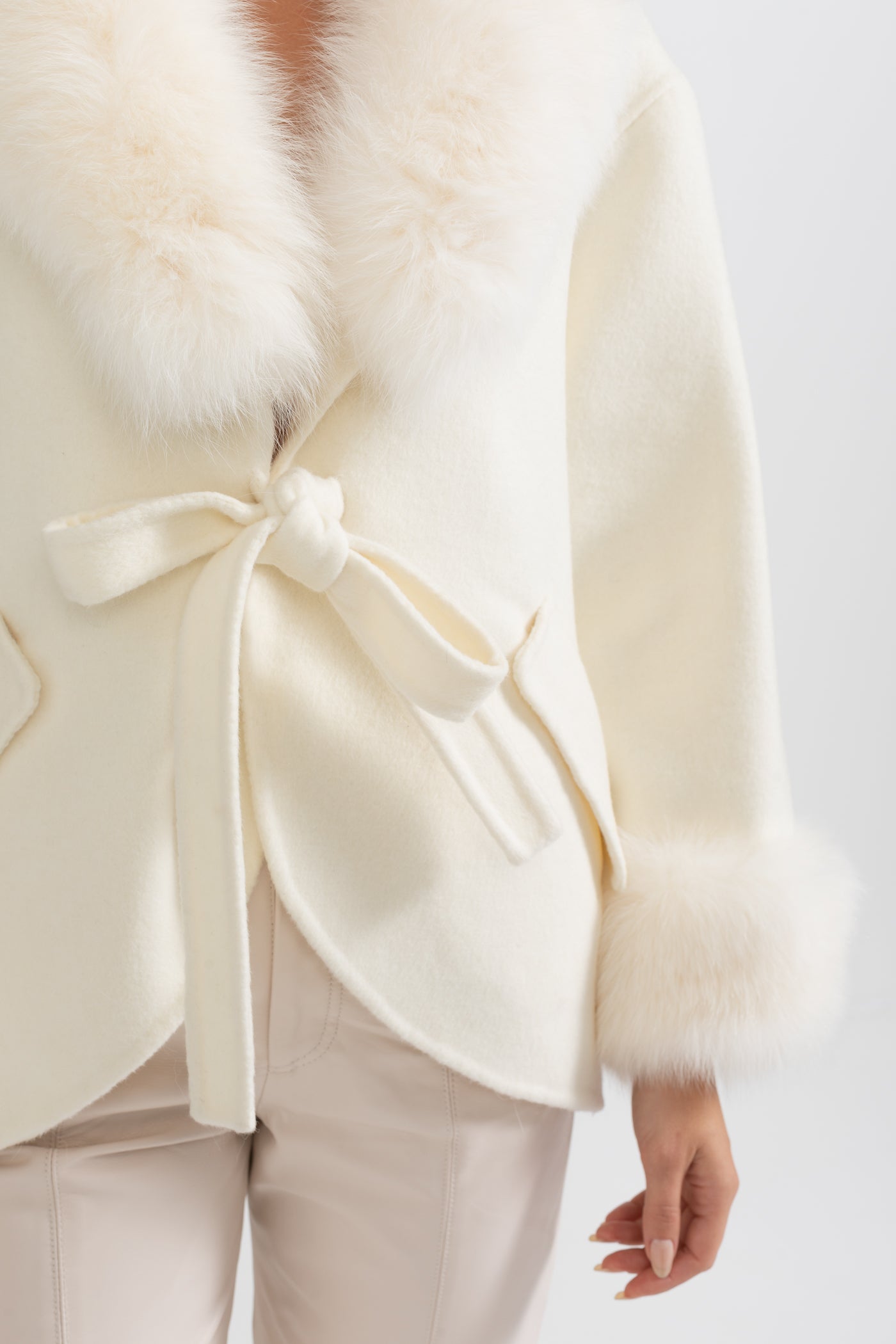 Cashmere Coat With Oversized Fox Fur Collar - Off White