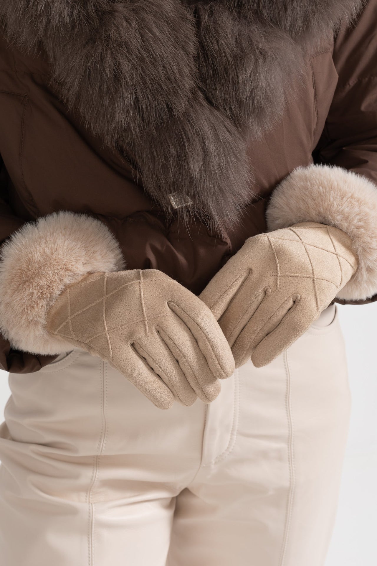 Suede Quilted Gloves With Fur - Beige