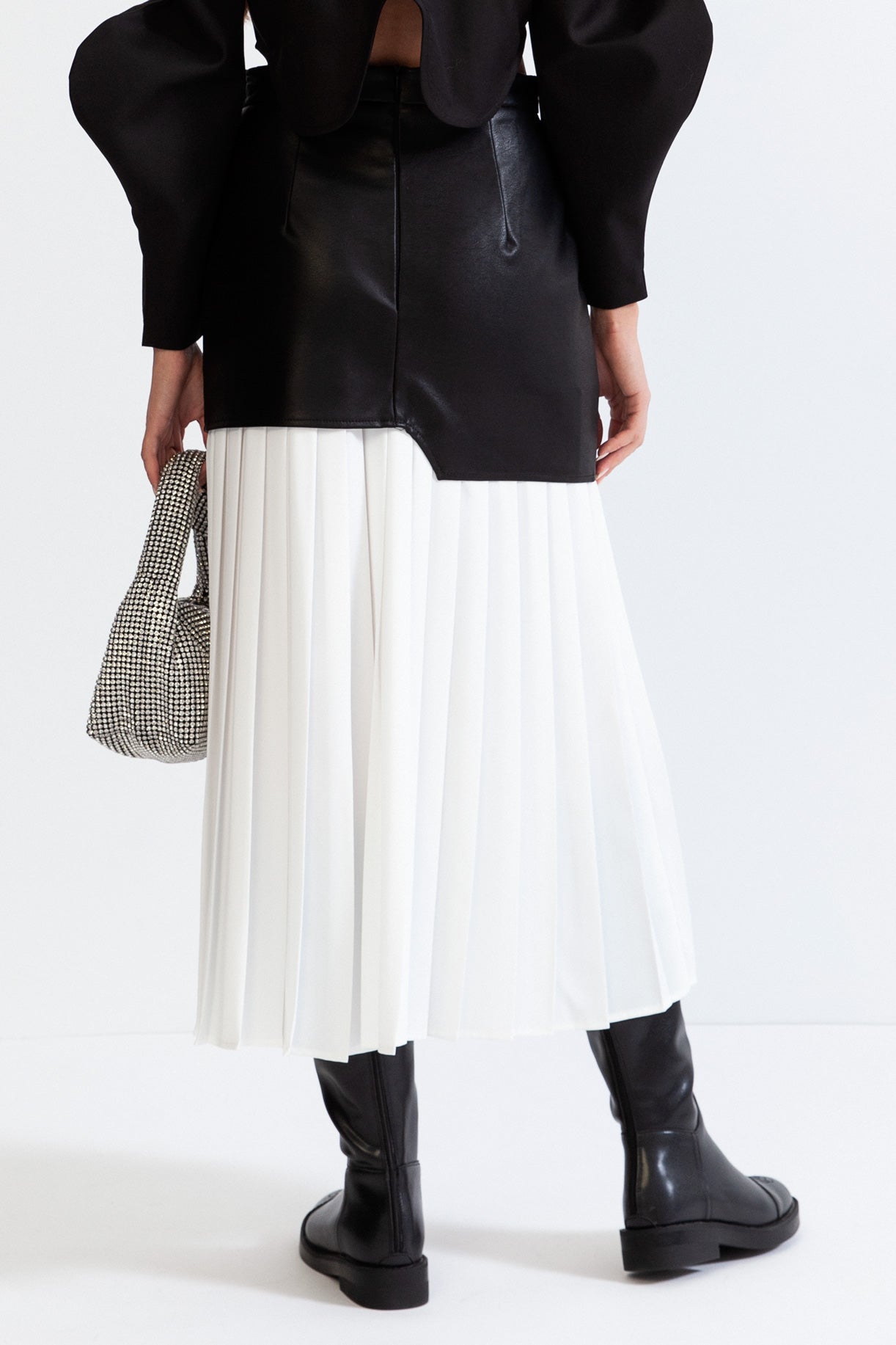 Pleated midi skirt with leather effect - B&W