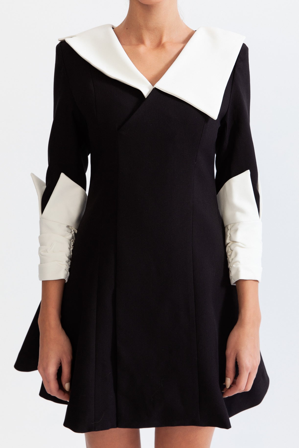 Doll dress with contrastant collar and cuffs - Black