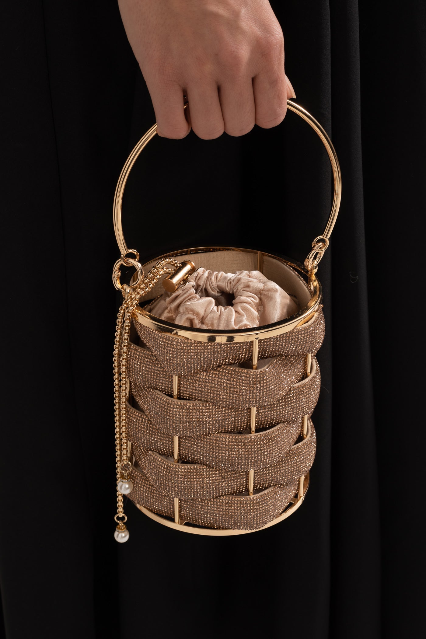 Elegant Bucket Bag With Satin Inside Closure - Gold