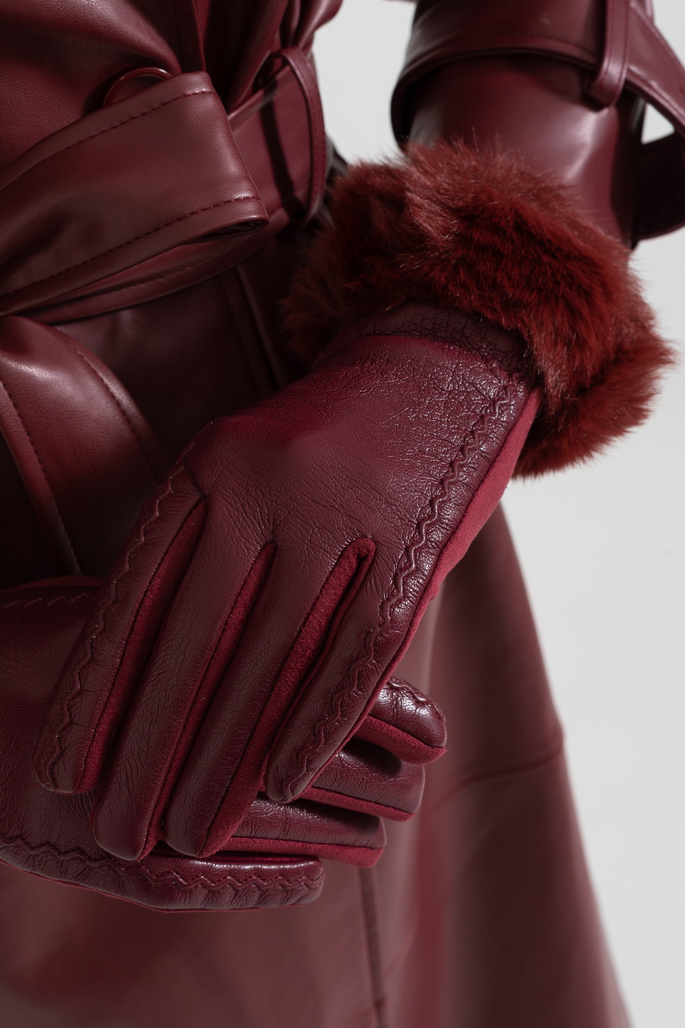 Vegan Leather Gloves With Fur Cuffs - Burgundy