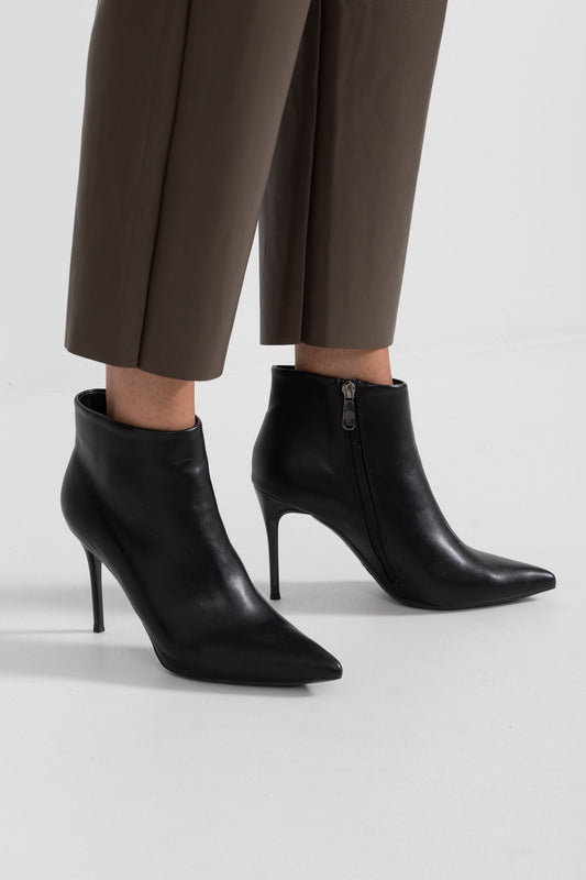 Elevated Ankle Boot With Pointed Toe - Black