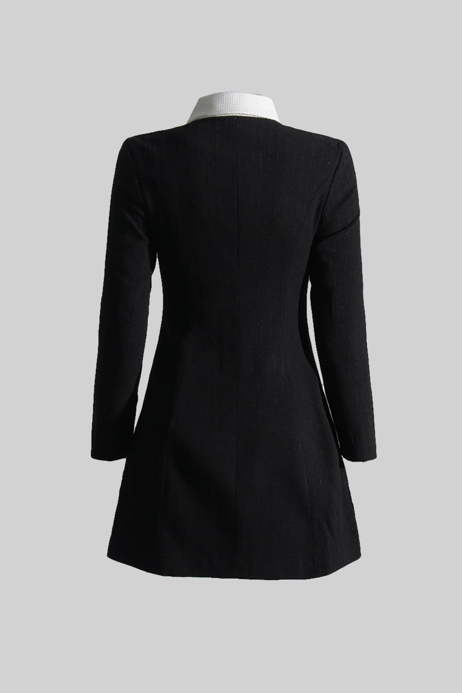 Elegant Buttoned Dress With Contrasting Collar And Pockets - Black